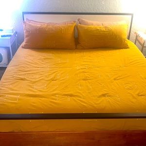 Target Threshold King Clipped Linework Comforter and Sham Set-King Size Mustard